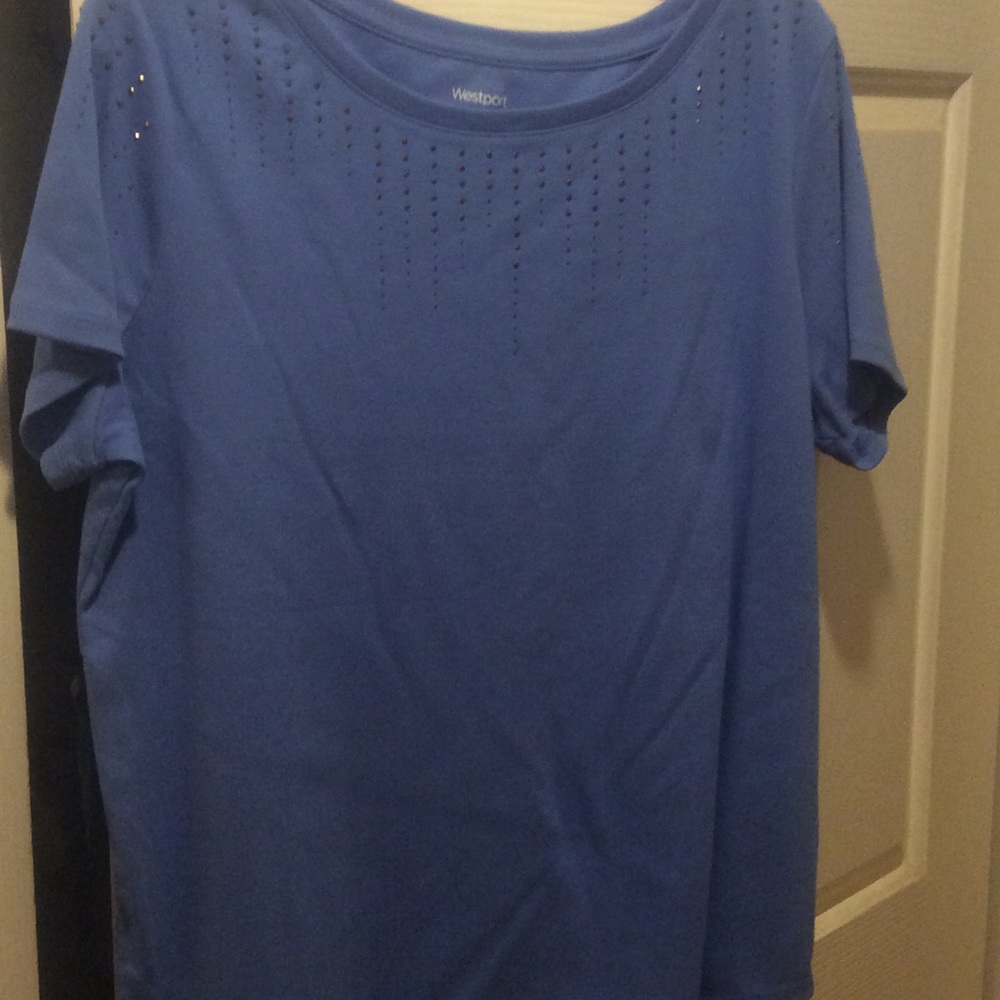 ☘️ 2X knit top with embellishments. NWOT